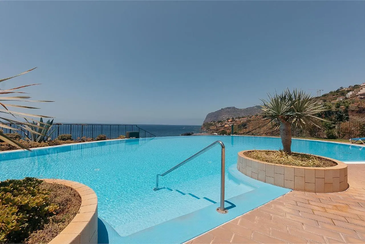 Infinity Pool & Amazing Sunset Ocean View Apartment Funchal