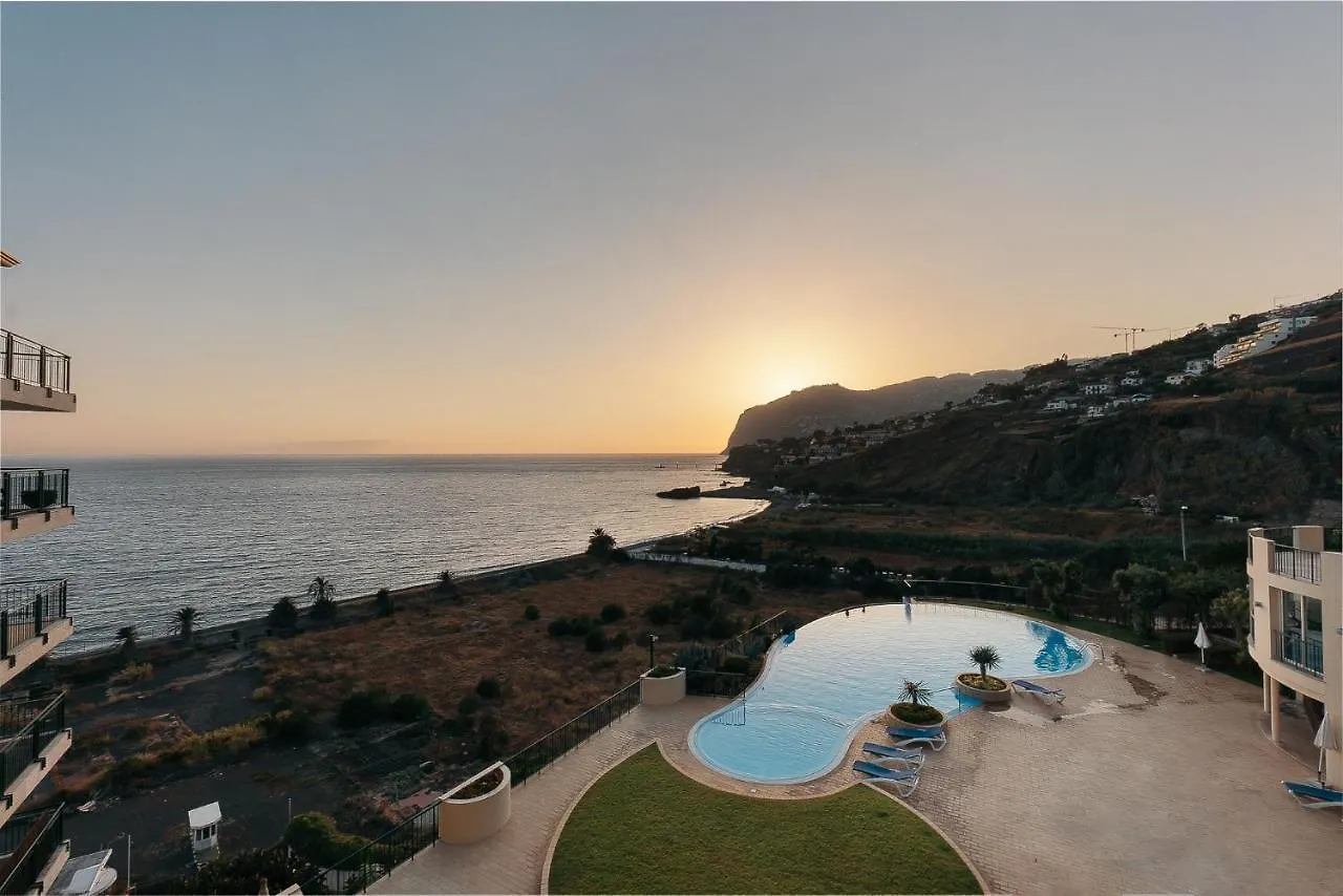 Infinity Pool & Amazing Sunset Ocean View Apartment Funchal  Portugal