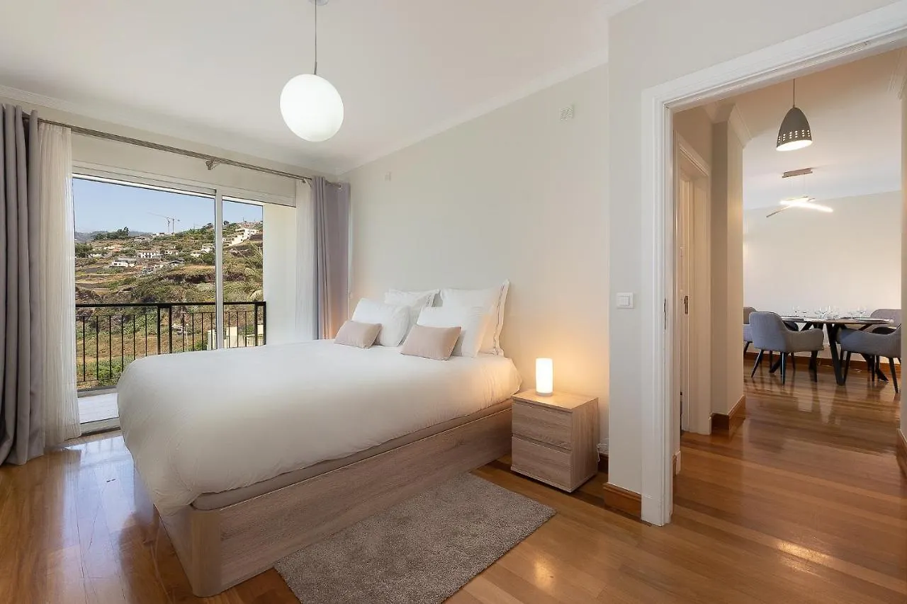 Infinity Pool & Amazing Sunset Ocean View Apartment Funchal  Funchal (Madeira)