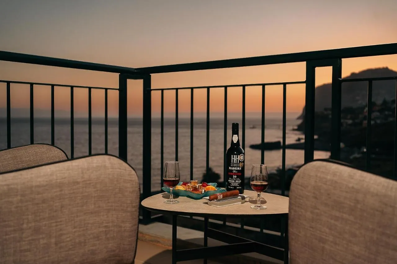 Infinity Pool & Amazing Sunset Ocean View Apartment Funchal   Funchal (Madeira)